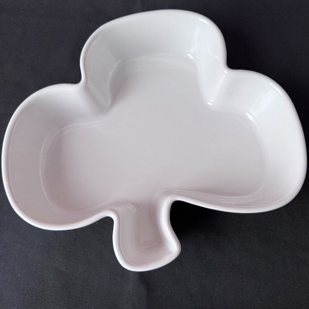 Chantal White Shamrock/Clover 1-1/4 Quart Baking Dish